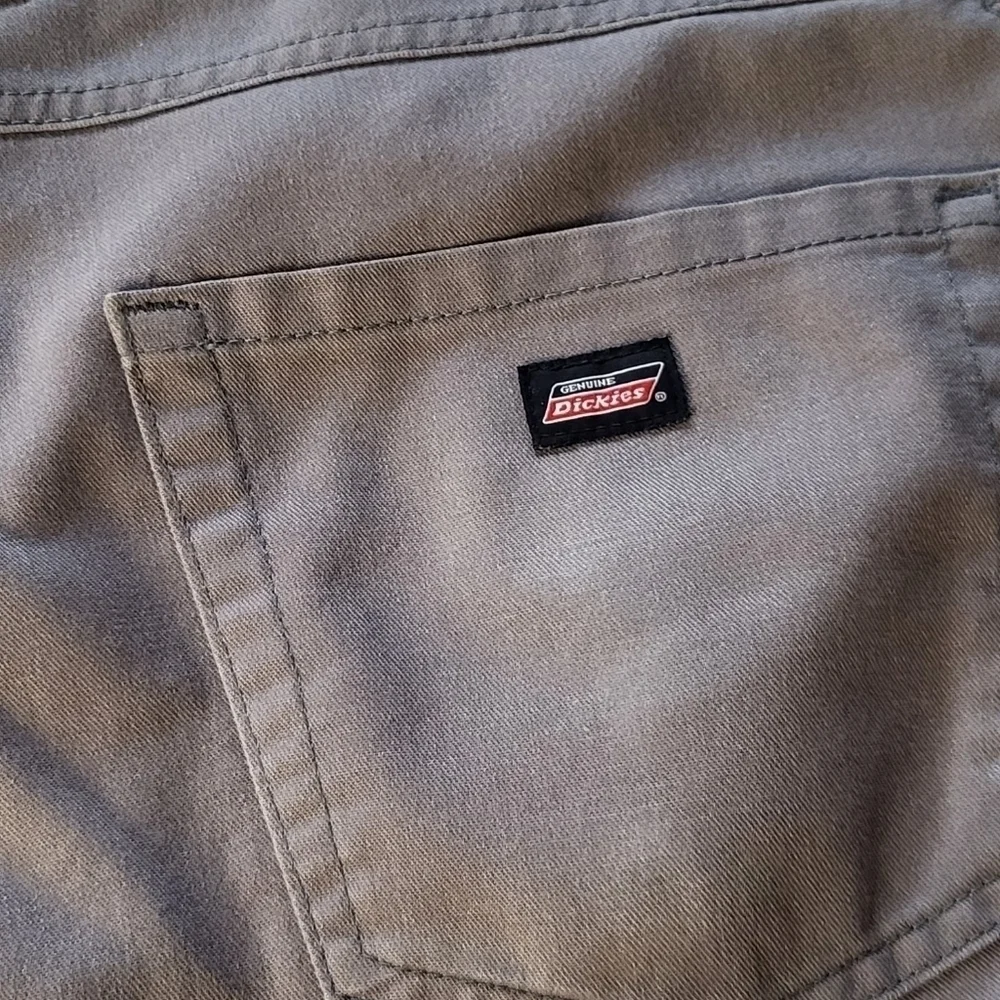 Dickies Men's XL Gray Shorts with Black Tip Pockets